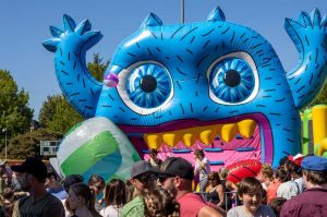The Monster llega a CDMX con el inflable más grande del mundo