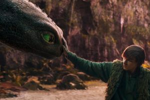 Esto nos revela el nuevo tráiler del live-action de “Cómo entrenar a tu dragón”