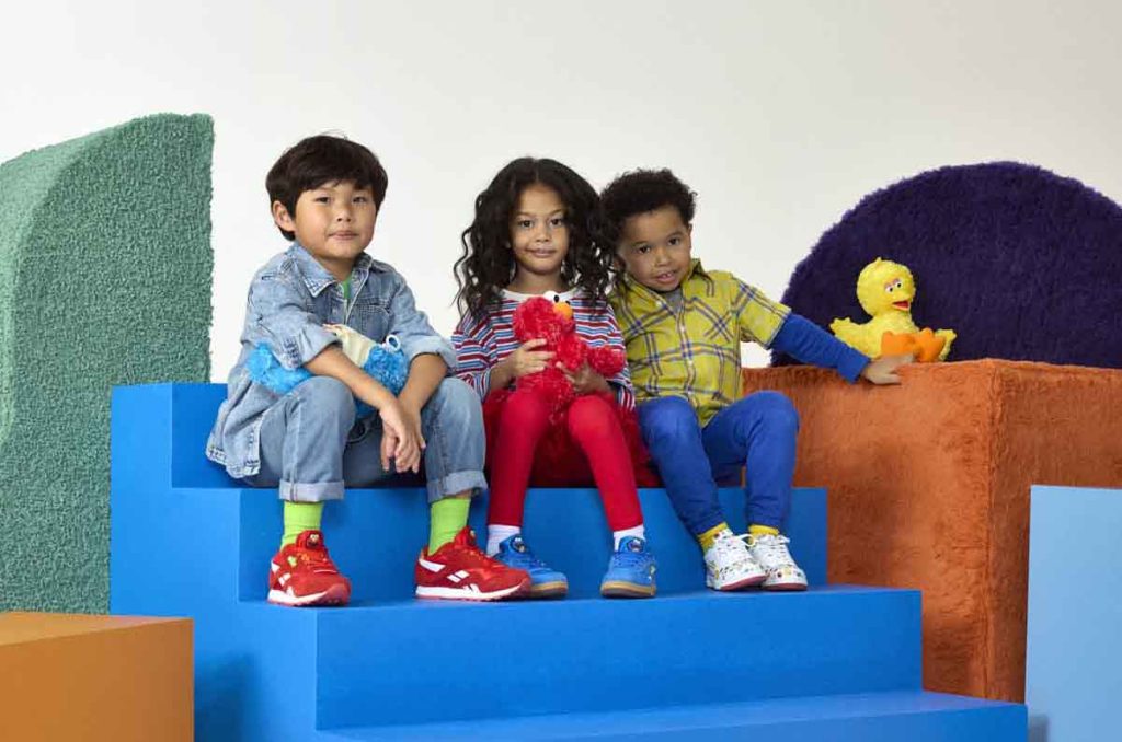 Elmo, el Comegalletas y Abelardos a tus pies… con esta colección de ropa y tenis de Plaza Sésamo