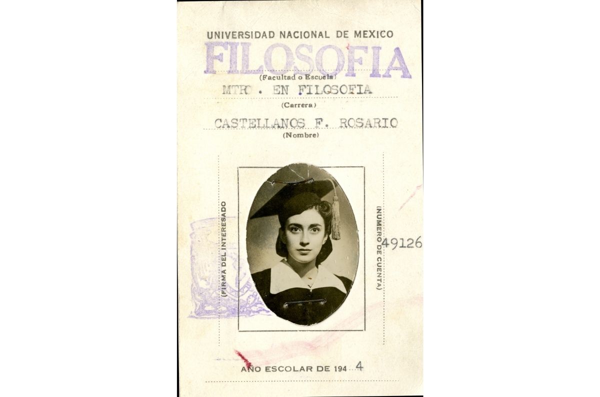 Cédula que la acredita como maestra de Filosofía, Facultad de Filosofía y letras de la UNAM (1944) Foto: Cortesía Cultura UNAM
