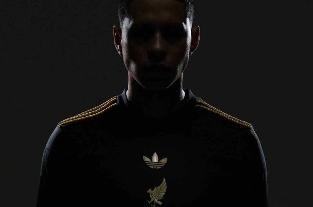 adidas y Julia & Renata lanzan un jersey de la Selección Nacional con bordados a mano en hilo de oro, uniendo la charrería y el fútbol.