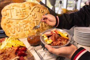El mejor brunch de Santa Fe en The Westin: cocteles, mimosas, buffete y vista espectacular