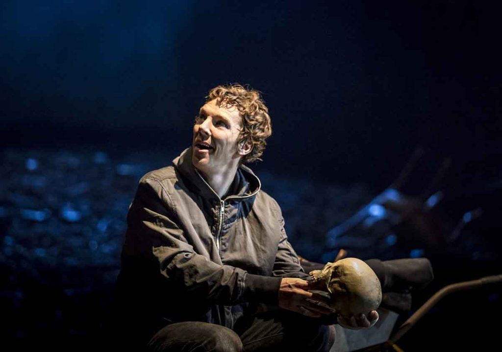 El National Theatre Live presenta "Hamlet" con Benedict Cumberbatch en el Lunario.cUna producción moderna de la obra de Shakespeare