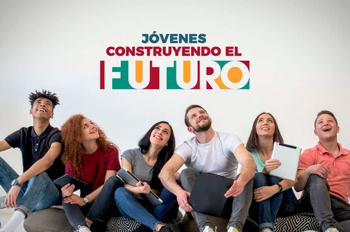 ¿Sin chamba ni escuela? Este plan gubernamental te puede dar $8,480 al mes