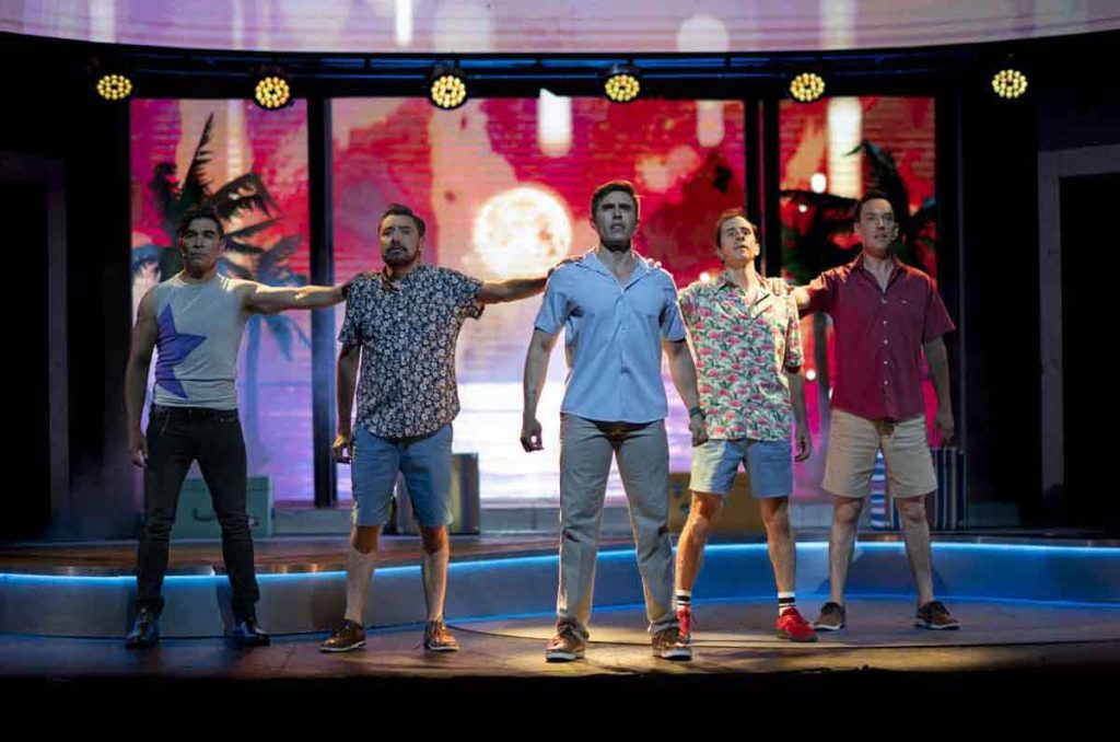 El musical "La chica del bikini azul", con Juan Solo y éxitos de Luis Miguel, se presenta en el Nuevo Teatro Silvia Pinal.