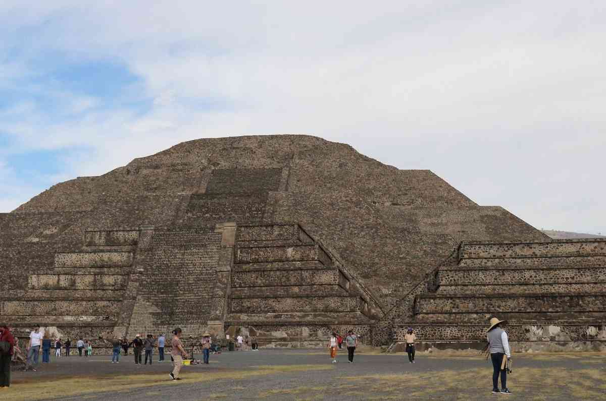 piramide-de-la-luna-1