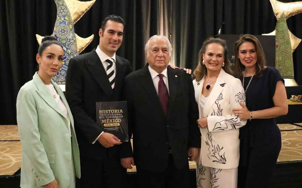 iguel Torruco Marqués presenta "Historia Institucional del Turismo en México. 1926-2024", su onceavo libro que narra la evolución del sector.