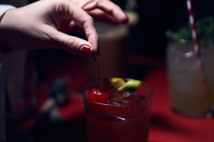 Carmín Bar: música oldie, drinks y vibes oscuros en Coyoacán