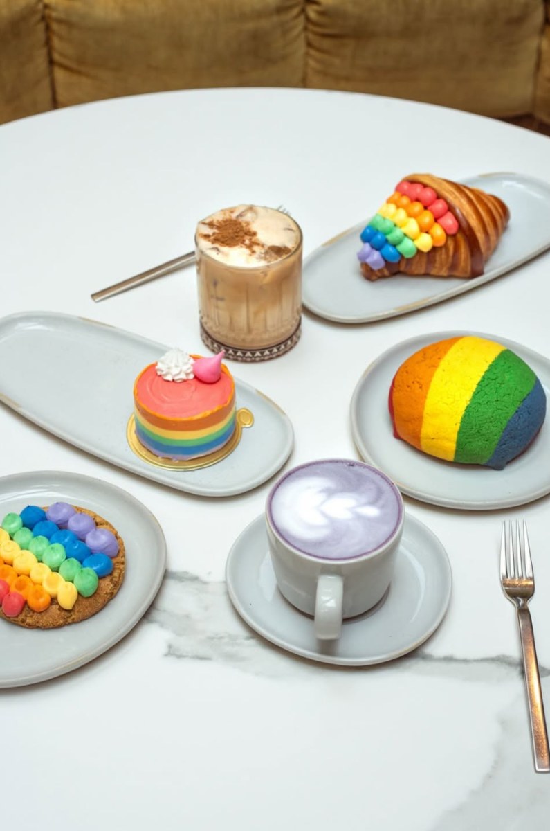 celebra-el-pride-lgbt-con-estos-postres-arcoiris-edicion-2025-6