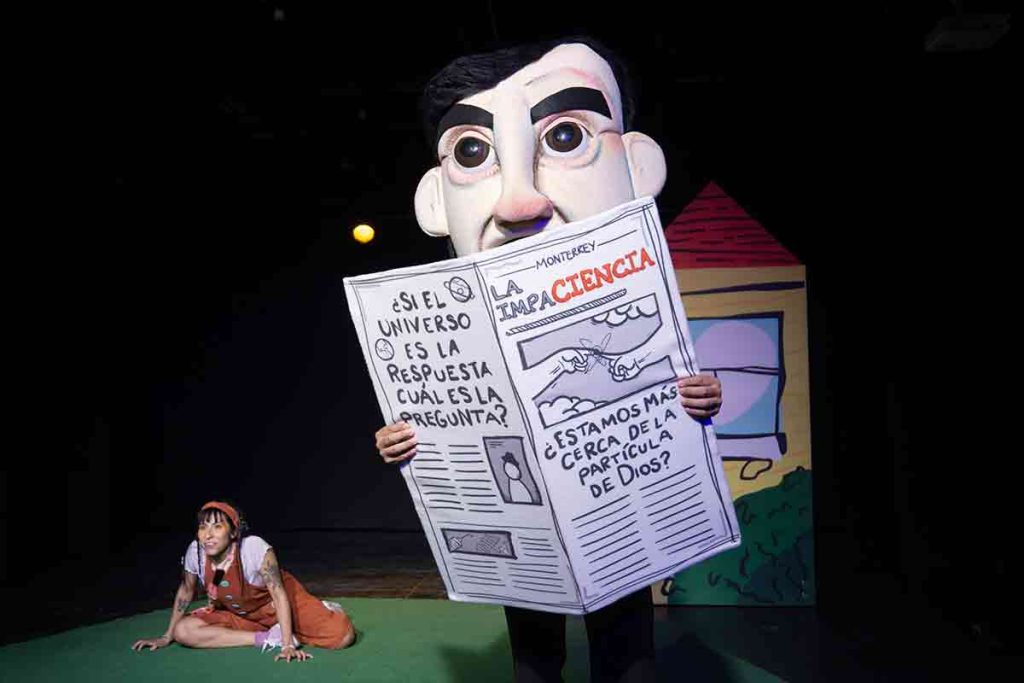 "Dios es un bicho" llega al Centro Cultural Helénico. Esta obra para toda la familia explora preguntas sobre la fe y la amistad con títeres