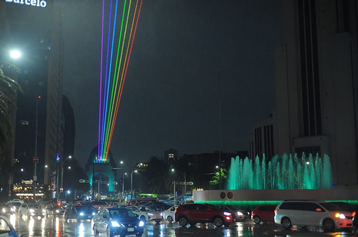 El Arco Iris Globalizador ilumina CDMX por el Mes del Orgullo LGBT+