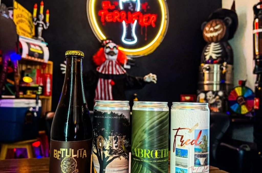 Cervezas sangrientas y snacks del más allá en Coyoacán