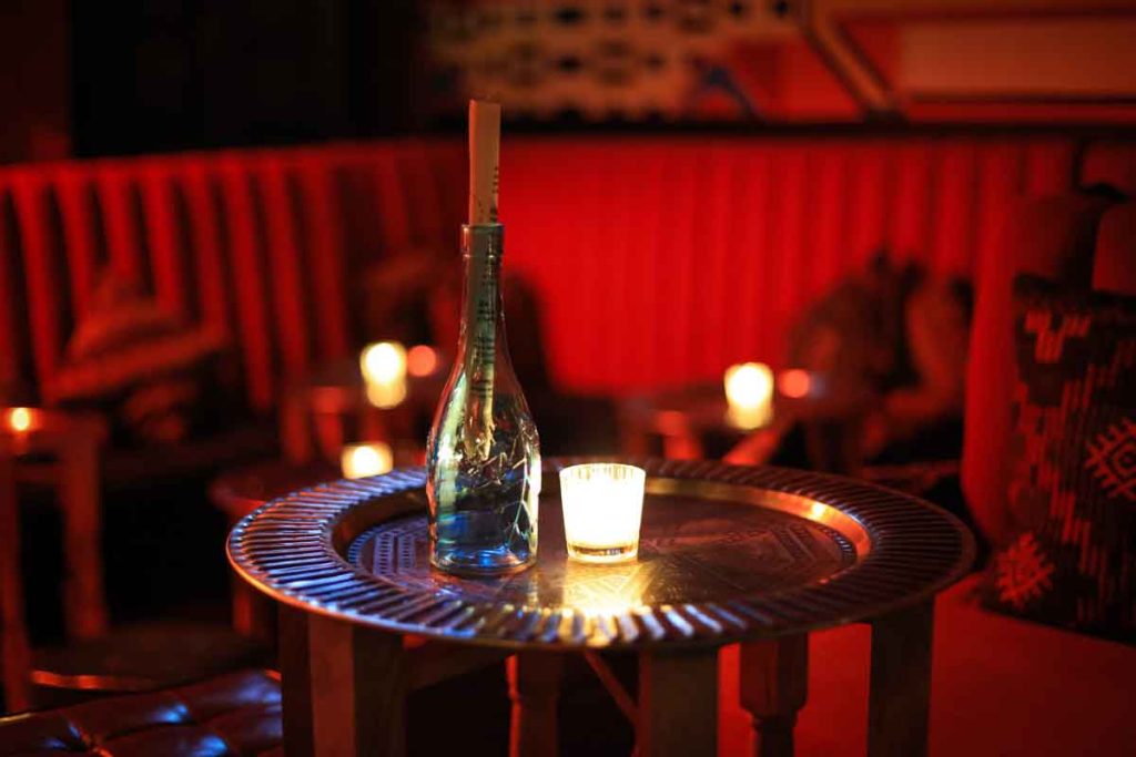 Gamal es un bar que ofrece cocteles inspirados en Medio Oriente, escape room y terraza, con tragos de la gran Claudia Cabrera