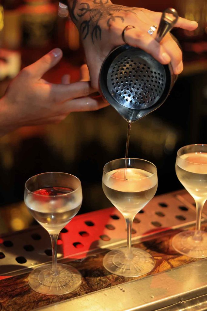Gamal es un bar que ofrece cocteles inspirados en Medio Oriente, escape room y terraza, con tragos de la gran Claudia Cabrera