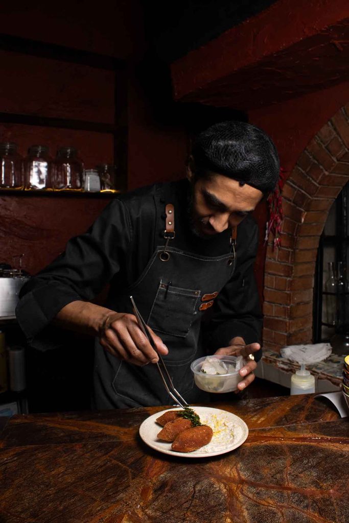 Gamal es un bar que ofrece cocteles inspirados en Medio Oriente, escape room y terraza, con tragos de la gran Claudia Cabrera