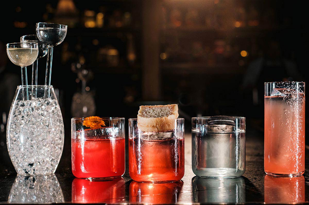 Conoce el nuevo menú del mejor bar de del mundo: cocteles con galletas y jugadores de futbol