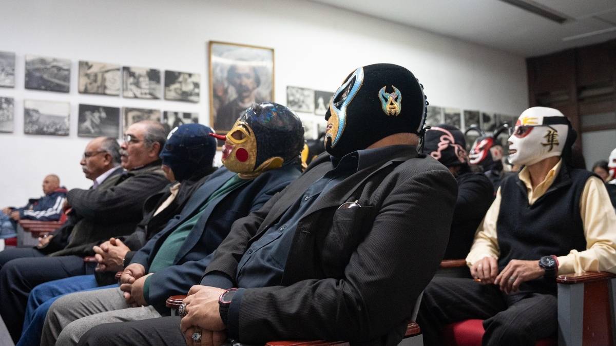 Conversatorio de luchadores con INDAUTOR