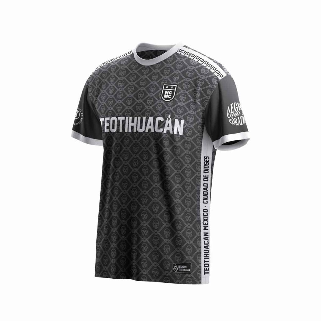 NEGRO COMO MI CORAZÓN lanza su segundo jersey deportivo, inspirado en Mictlantecuhtli, el dios teotihuacano del inframundo