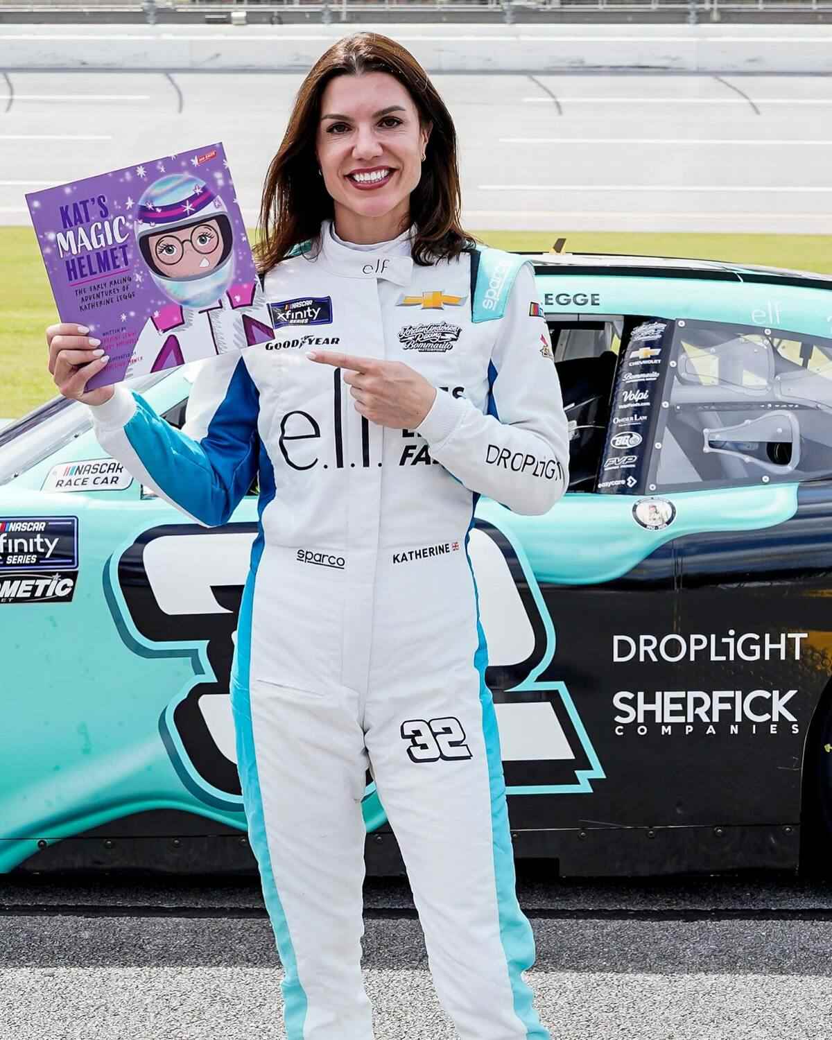 Katherine Legge, a única pioto mujer en esta Nascar Cup Series en México