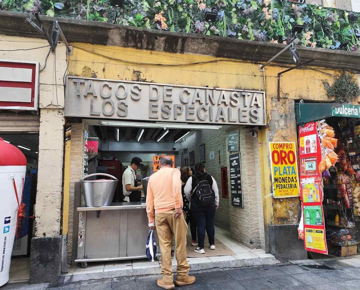 Tacos de canasta de CDMX con reconocimiento en la Guía Michelín 2025