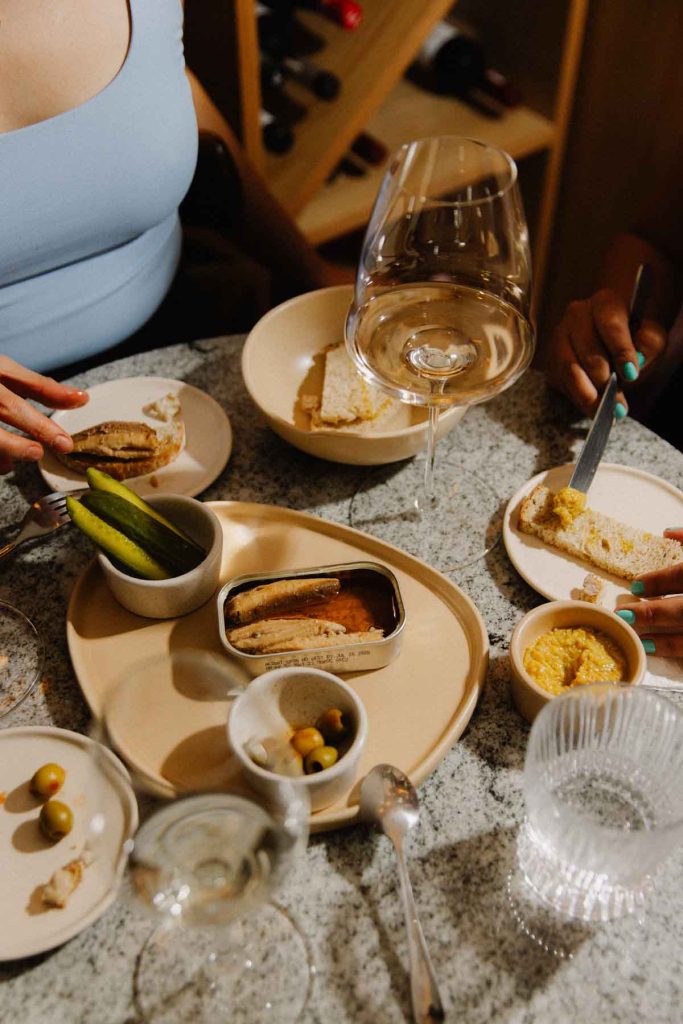 Manarola, el wine bar imperdible en la Condesa. Vinos exclusivos del mundo, carta de alimentos y una tienda