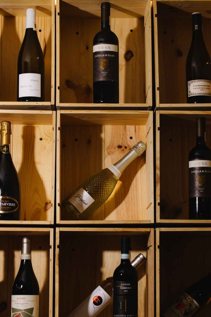 Manarola, el wine bar imperdible en la Condesa. Vinos exclusivos del mundo, carta de alimentos y una tienda