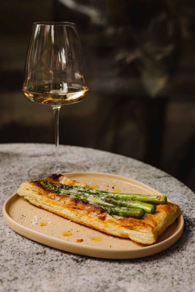 Manarola, el wine bar imperdible en la Condesa. Vinos exclusivos del mundo, carta de alimentos y una tienda