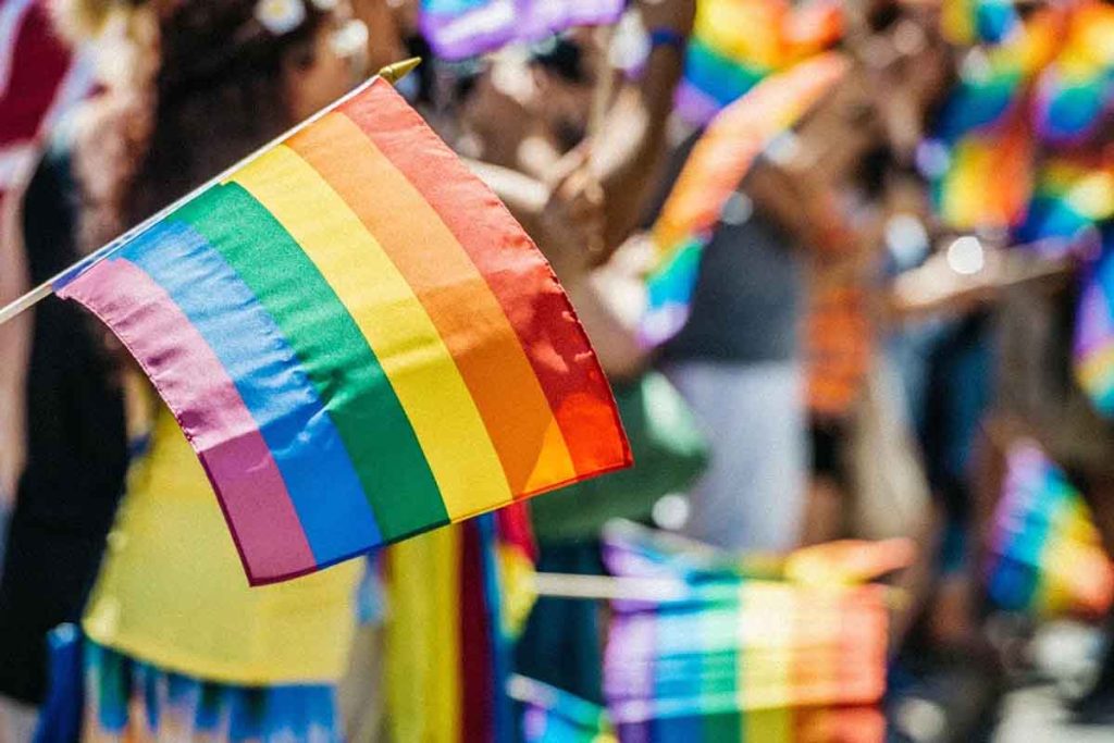 Airbnb revela que la Ciudad de México es el destino más buscado para el Día del Orgullo LGBT+, destacando viajes en grupo y alojamientos