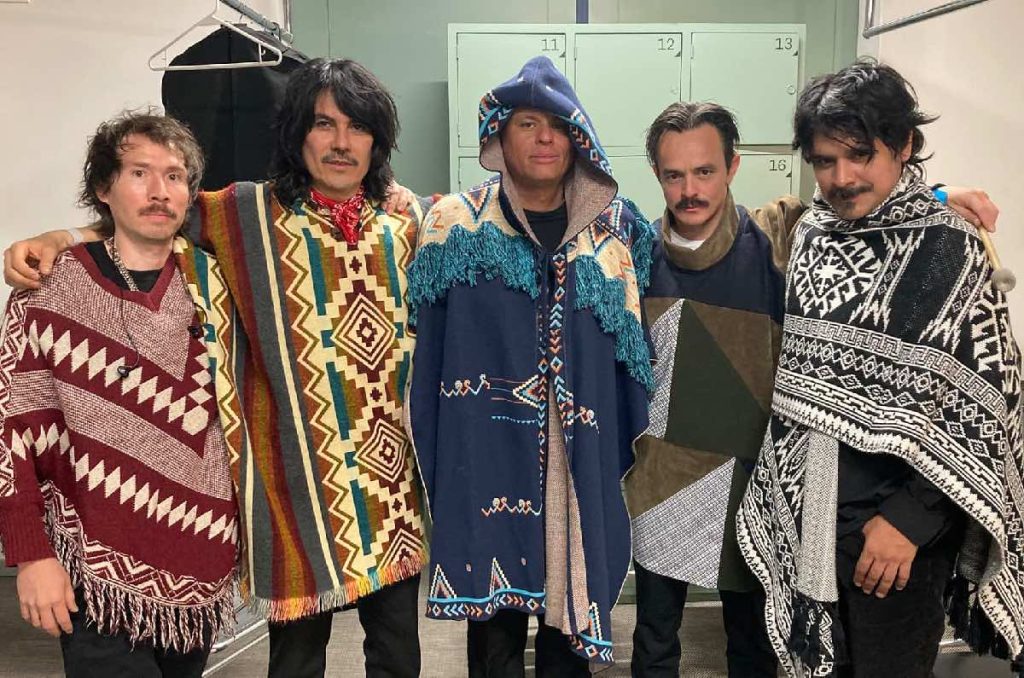 San Pascualito Rey banda retiro de los escenarios