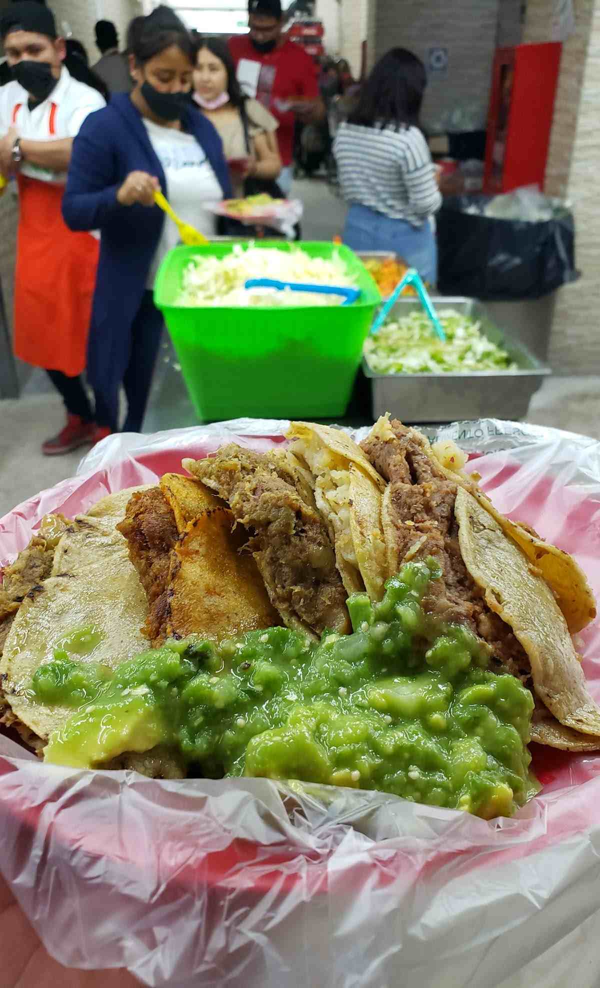 Tacos de canasta de CDMX con reconocimiento en la Guía Michelín 2025