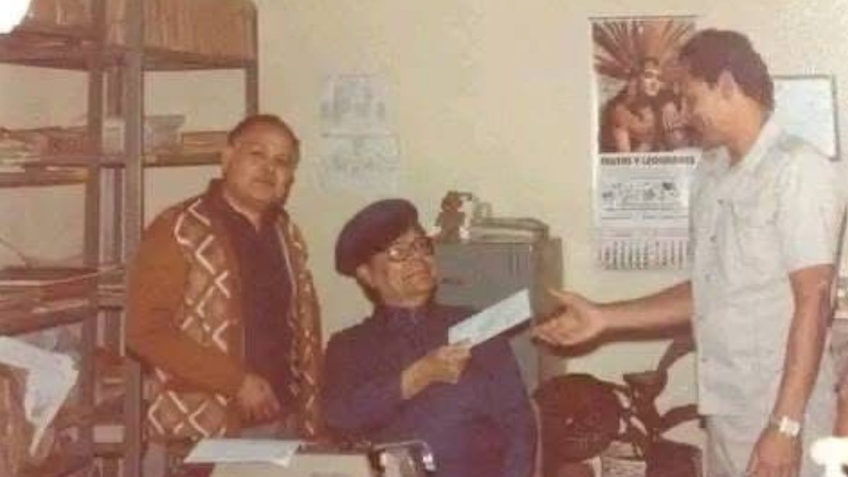 Jaimito en la oficina de correos de Tangamandapio