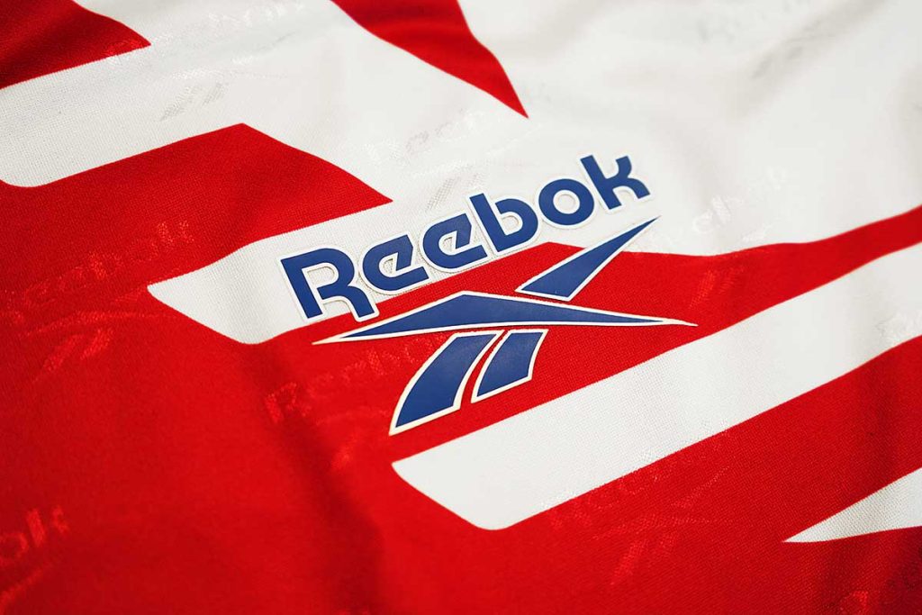 Reebok relanza el jersey clásico de Toros Neza de la temporada 1997-1998 en una edición limitada. Un clásico de los 90 de colección