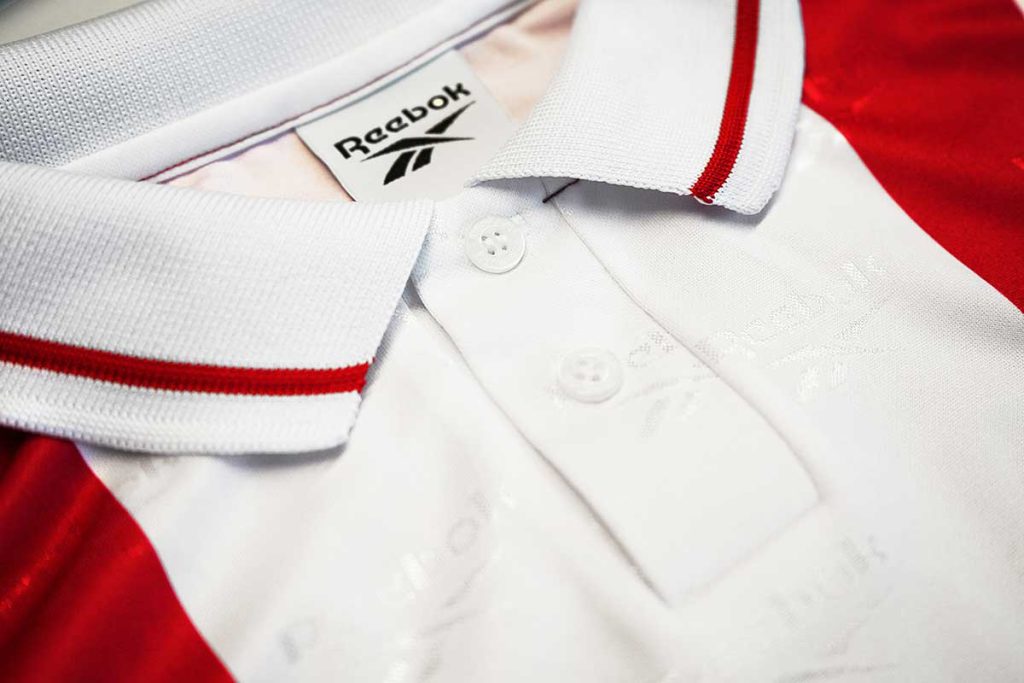 Reebok relanza el jersey clásico de Toros Neza de la temporada 1997-1998 en una edición limitada. Un clásico de los 90 de colección