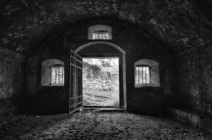 Vive historias de terror y pulques en el Tour de casas embrujadas: entra a la casa de la Moira