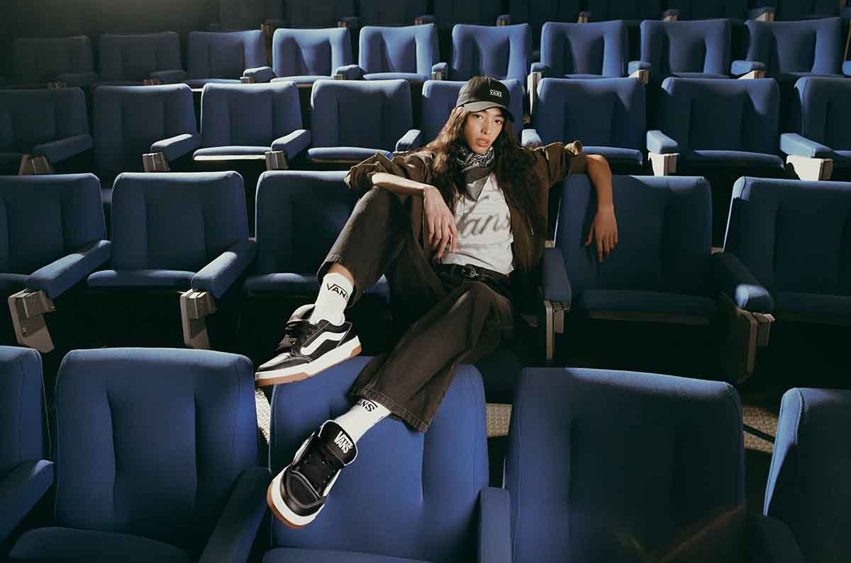 Vans Hylane está de vuelta: regreso a clases con el estilo de los 2000