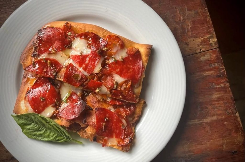 Pizza artesanal de Furniture Music