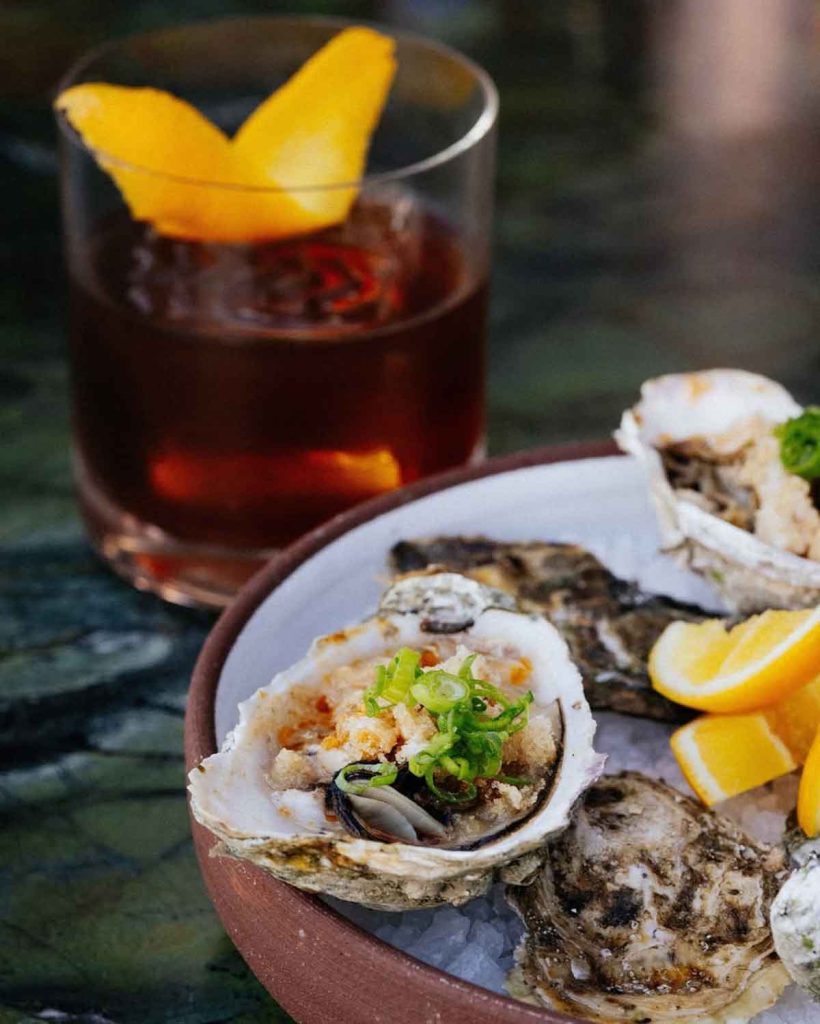 Descubre dos joyas culinarias en San Diego: 31THIRTYONE by Deckman’s y Tom’s Watch Bar, el epicentro del entretenimiento deportivo.