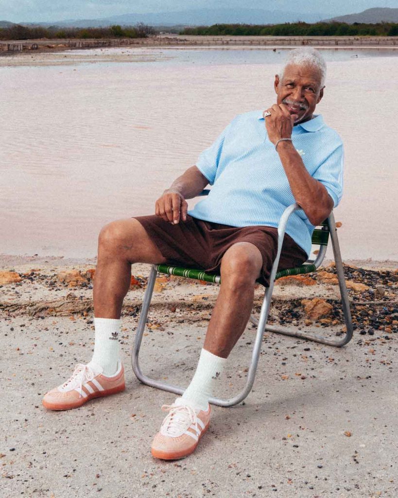 Las tenis rosas de Bad Bunny x adidas Originals Gazelle "Cabo Rojo" se lanzan mundialmente el 26 de julio. Checa dónde comprarlas
