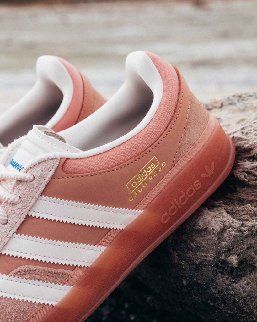 Las tenis rosas de Bad Bunny x adidas Originals Gazelle "Cabo Rojo" se lanzan mundialmente el 26 de julio. Checa dónde comprarlas