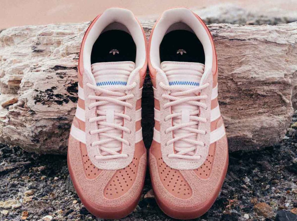 Las tenis rosas de Bad Bunny x adidas Originals Gazelle "Cabo Rojo" se lanzan mundialmente el 26 de julio. Checa dónde comprarlas