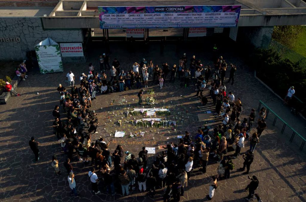 Berenice Giles y Miguel Ángel fotógrafos fallecidos en el AXE Ceremonia 2025 exposición de fotos en Barco Utopia CDMX