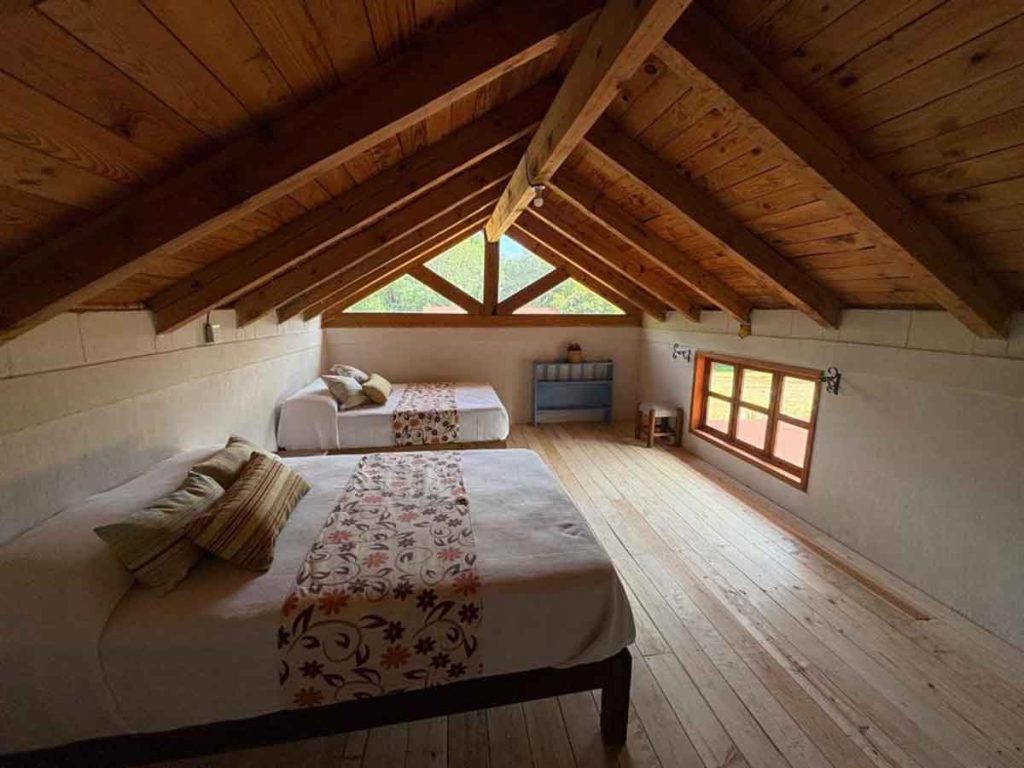 Descubre cuatro cabañas ideales para parejas cerca de la CDMX, recomendadas por Booking.com, perfectas para un verano romántico