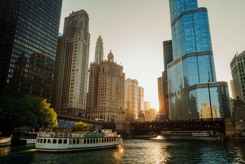 La temporada de "The Bear" en Disney+ te lleva a un recorrido culinario por Chicago. Descubre los restaurantes y barrios reales