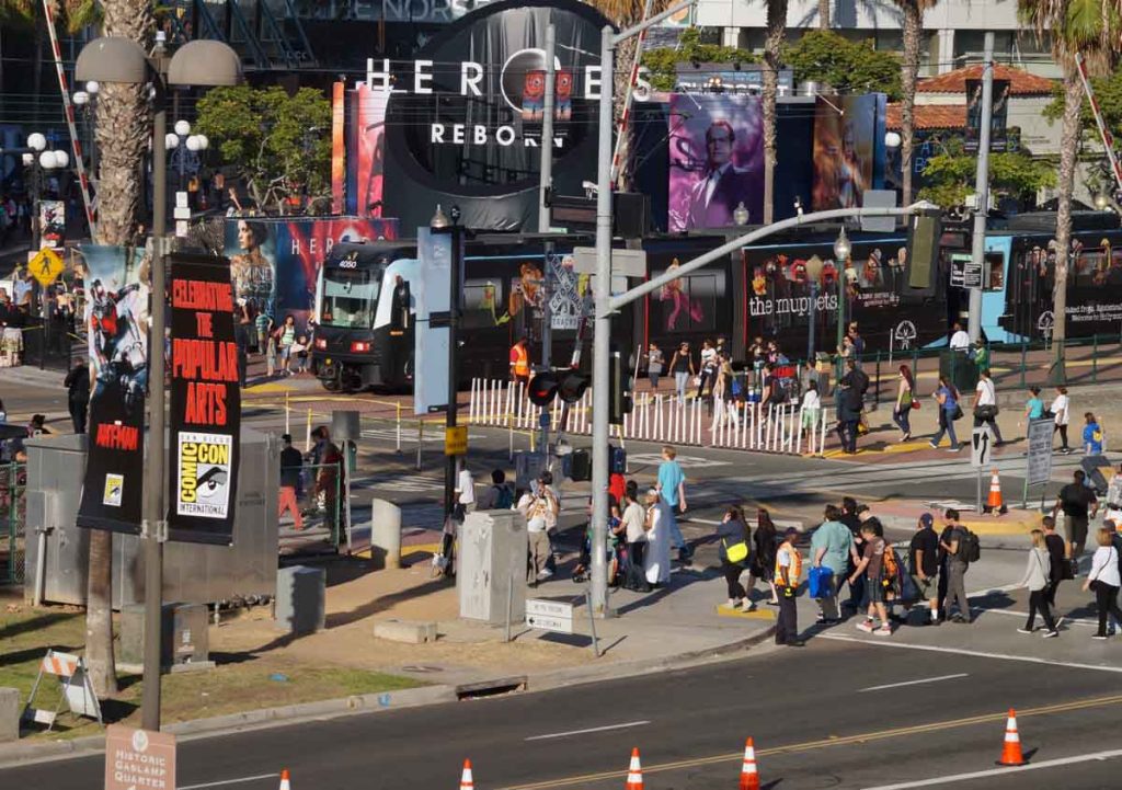 Descubre cómo disfrutar Comic-Con International del 24 al 27 de julio, desde paneles exclusivos hasta playas y gastronomía en San Diego.