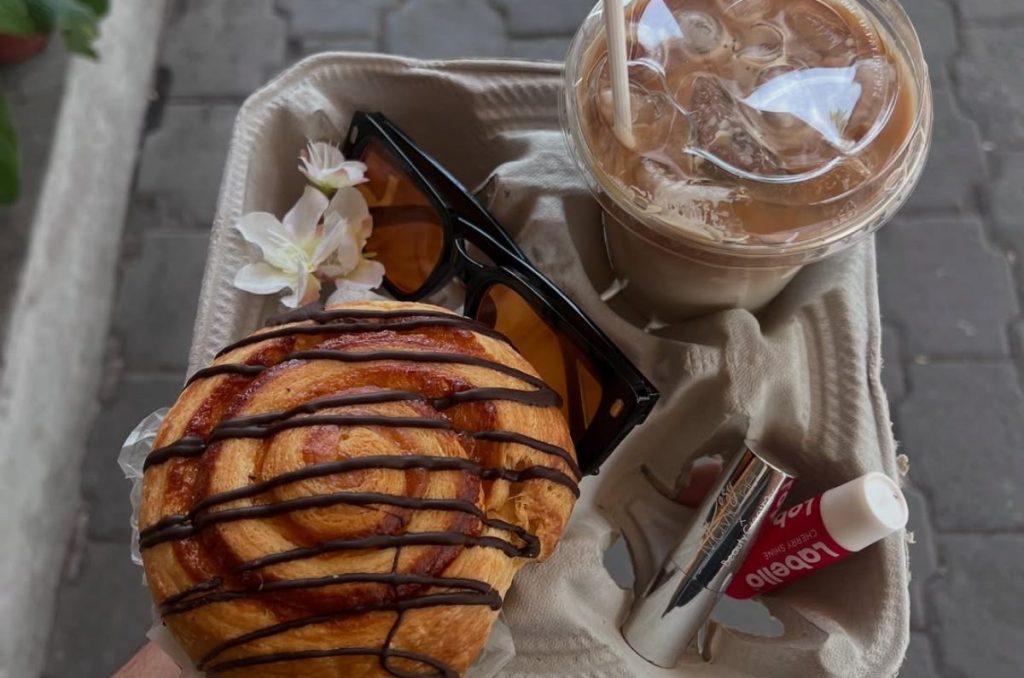 ¿Qué puedes tomar y comer en El Spot?