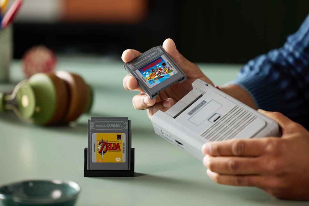 LEGO lanza una réplica del Nintendo Game Boy original, un set de 421 piezas con detalles auténticos, disponible desde el 1 de octubre.