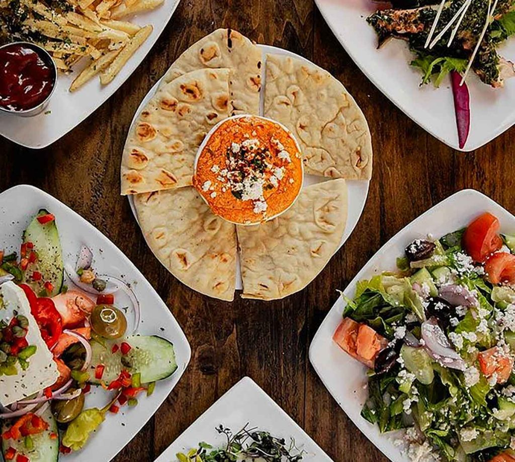 Descubre dos joyas culinarias en San Diego: 31THIRTYONE by Deckman’s y Tom’s Watch Bar, el epicentro del entretenimiento deportivo.