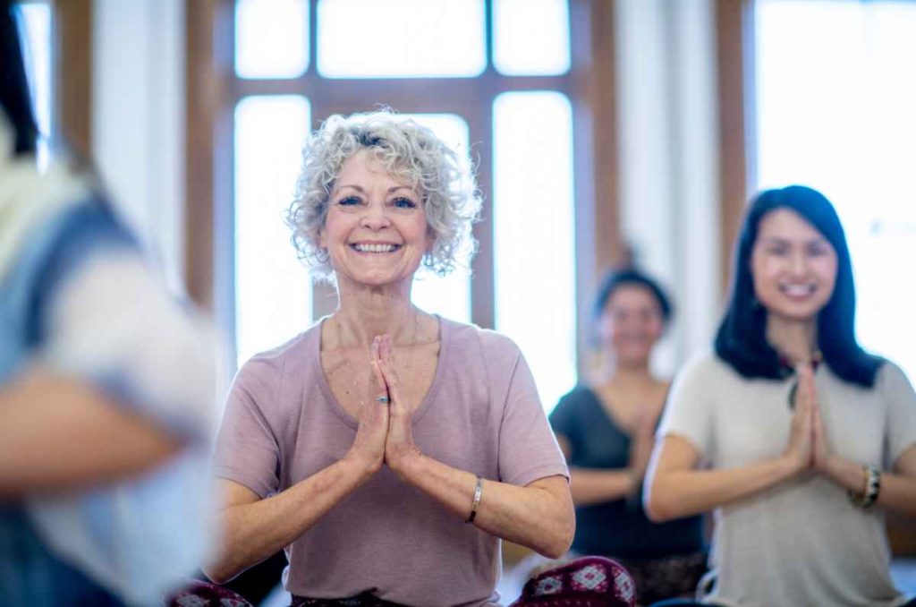 Renacer: Talleres de meditación y danzaterapia para adultos mayores en el Museo de las Culturas