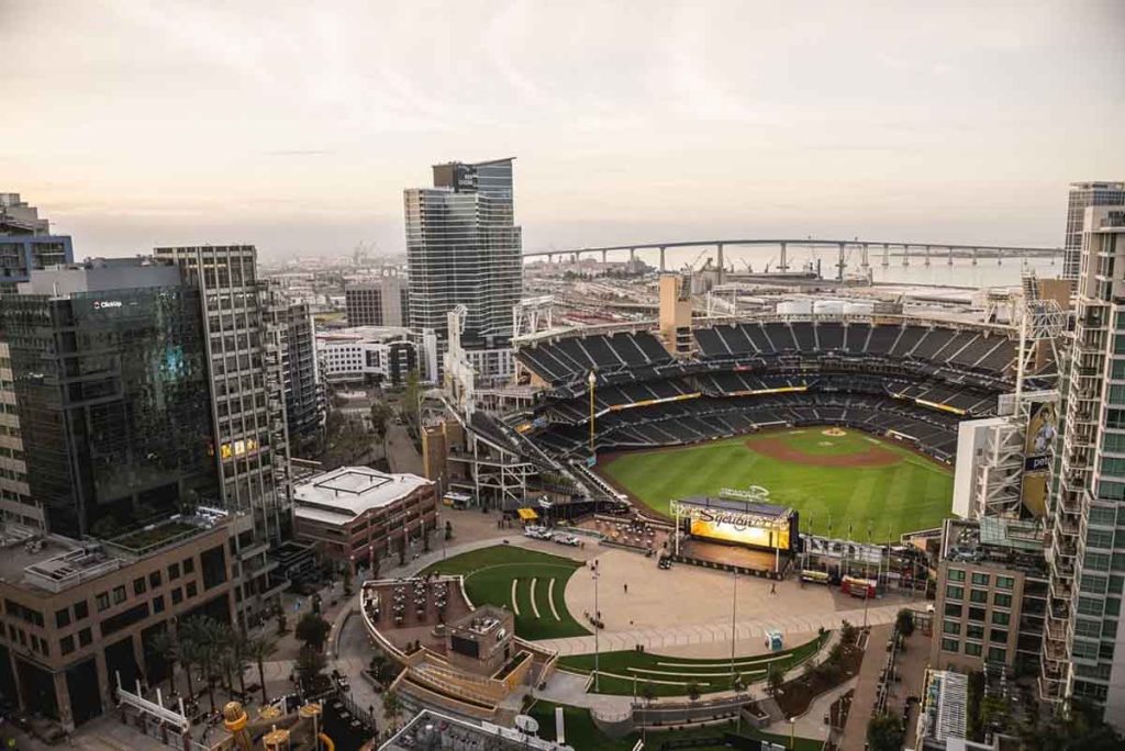 Checa cómo llegar, qué comer y todo lo que puedes hacer en la casa de los Padres de San Diego: el Petco Park