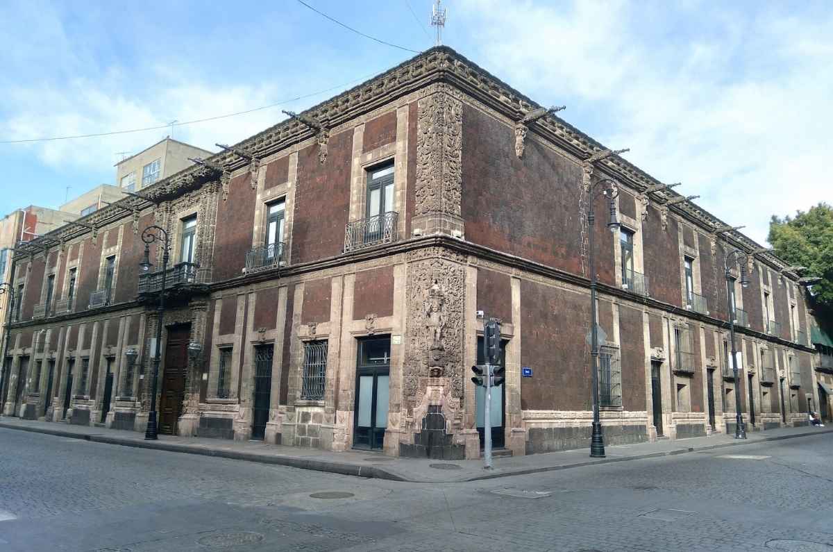 6. Palacio de los Condes de Heras-Soto